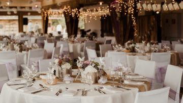 Hochzeit Auf Dem Bauernhof Feiern. Rustikale Romantik Bei Jucker Farm